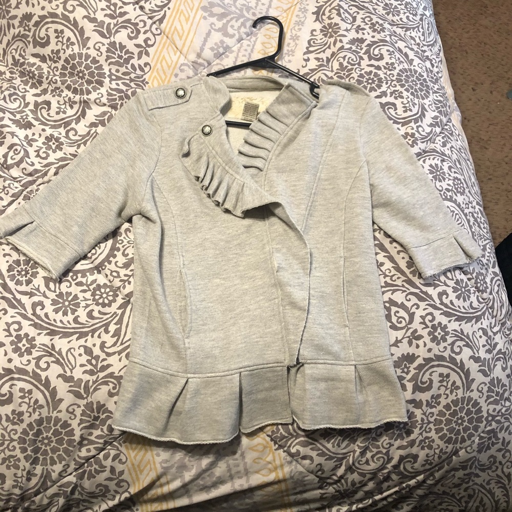 Stylish slim fitting cardigan